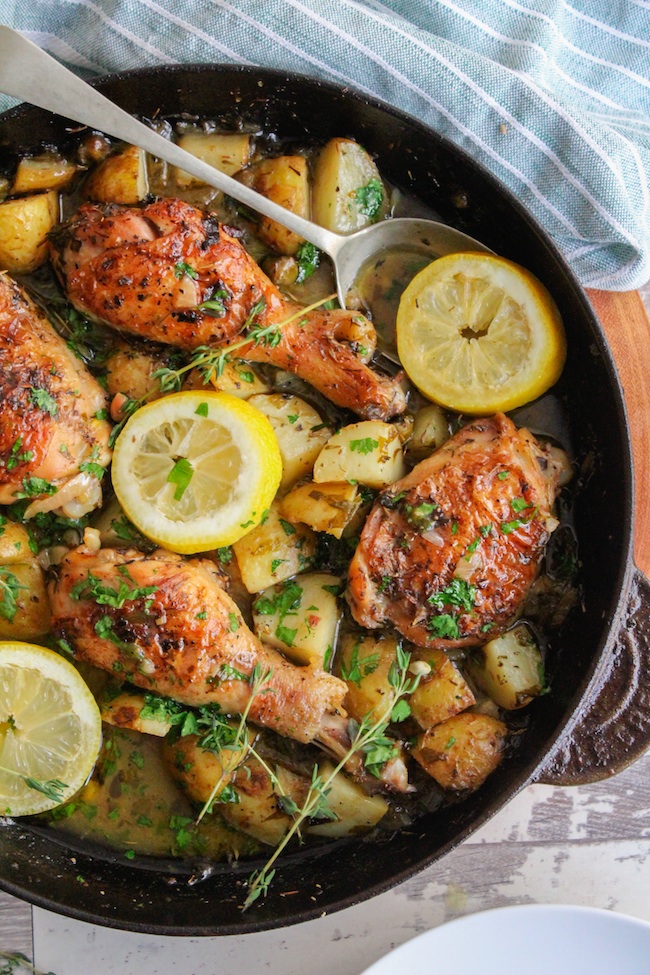 Crispy Skillet Chicken in White Wine Sauce | www.asaucykitchen.com