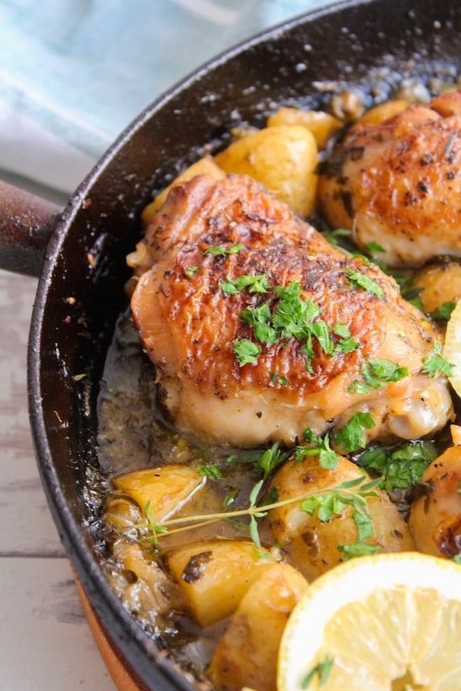 Crispy Skillet Chicken in White Wine Sauce | www.asaucykitchen.com