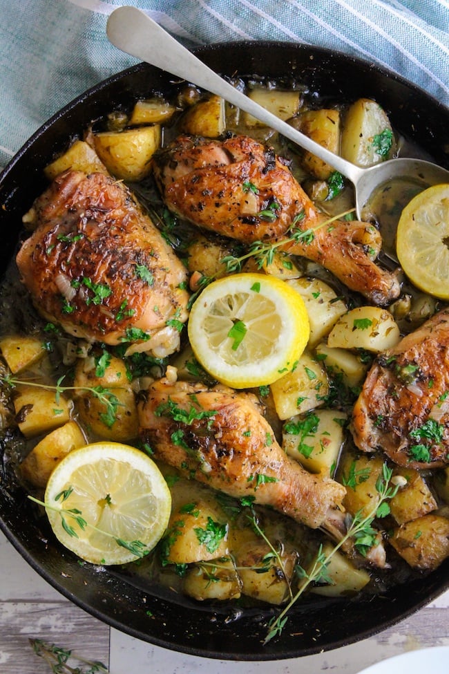 Crispy Skillet Chicken in White Wine Sauce | www.asaucykitchen.com