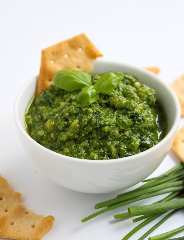 Low FODMAP Chive Pesto | www.asaucykitchen.com