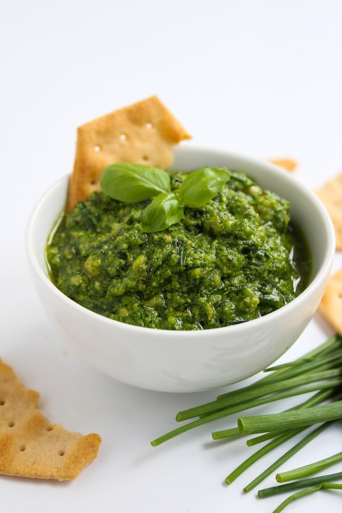 Low FODMAP Pesto with Chives | www.asaucykitchen.com