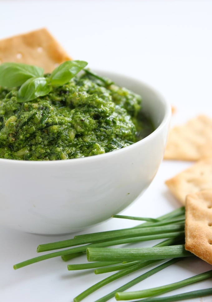 Low FODMAP Pesto with Chives| www.asaucykitchen.com