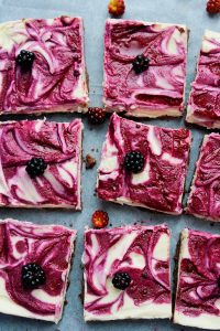 Raw Blackberry Cheesecake (gluten free) | www.asacuykitchen.com