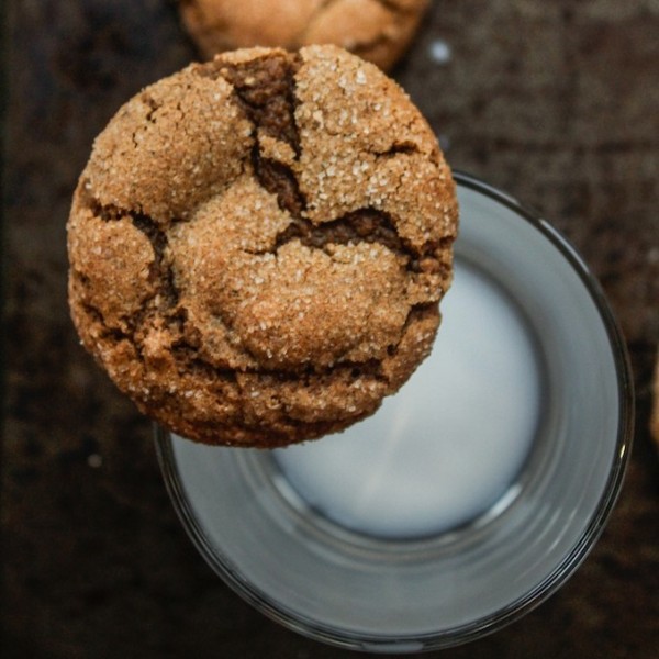 Cardamon Spiced Molasses Cookies - these cookies are made in one bowl, ready in under an hour and are grain, dairy, and nut free and go perfectly with your afternoon cup of tea!