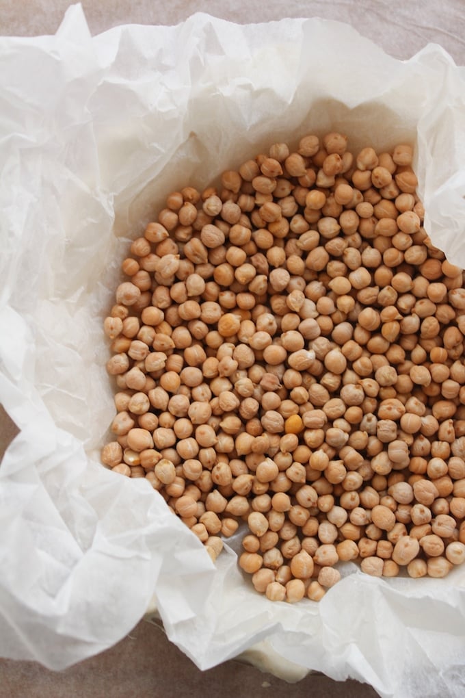 dried chickpeas being used a pie weights for an unbaked pie crust