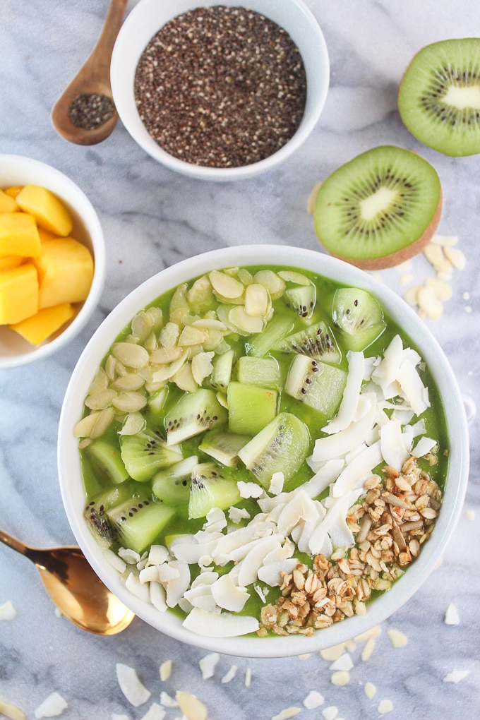 Tropical Green Smoothie Bowl - Healthy 5 ingredient recipe | vegan & gluten free