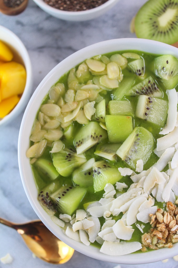 Tropical Green Smoothie Bowl - Healthy 5 ingredient recipe | vegan & gluten free