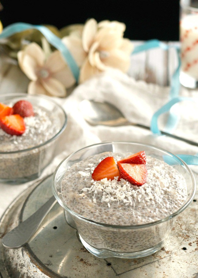Boozy Banana Chia Seed Pudding | Mid Life Croissant | 20 Swoon Worthy Chia Pudding Recipes | Gluten Free, Vegan, and Paleo options