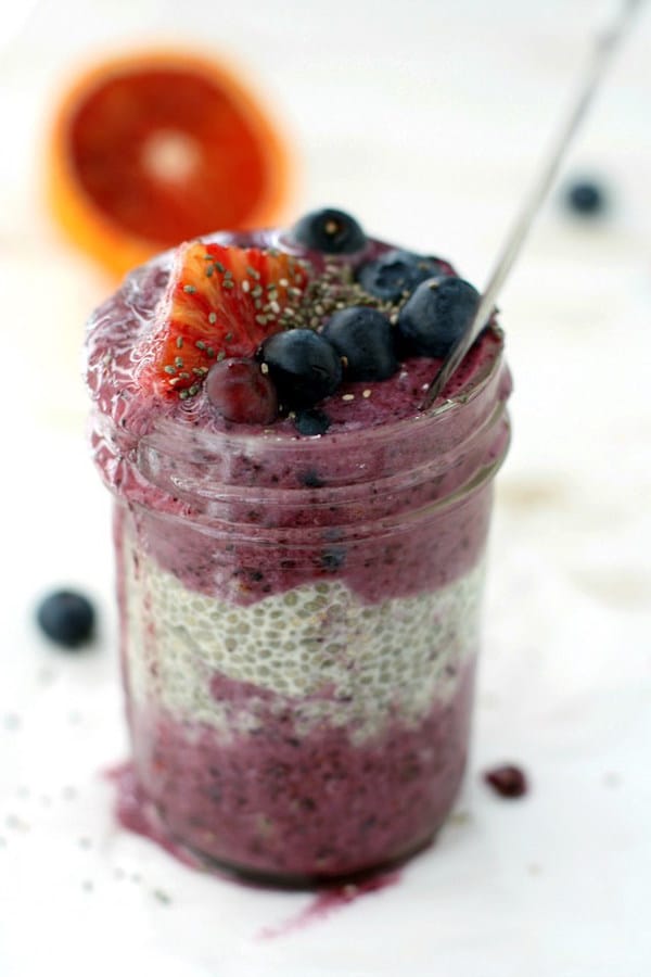 Superfood Chia Pudding Parfait | The Pretty Bee | 20 Swoon Worthy Chia Pudding Recipes | Gluten Free, Vegan, and Paleo options