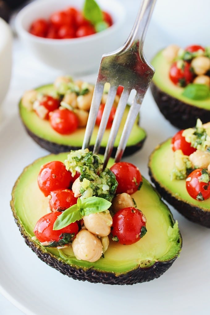 Pesto Tomato & Chickpea Stuffed Tomatoes | A fast, easy, no heat summer recipe | gluten free, low carb