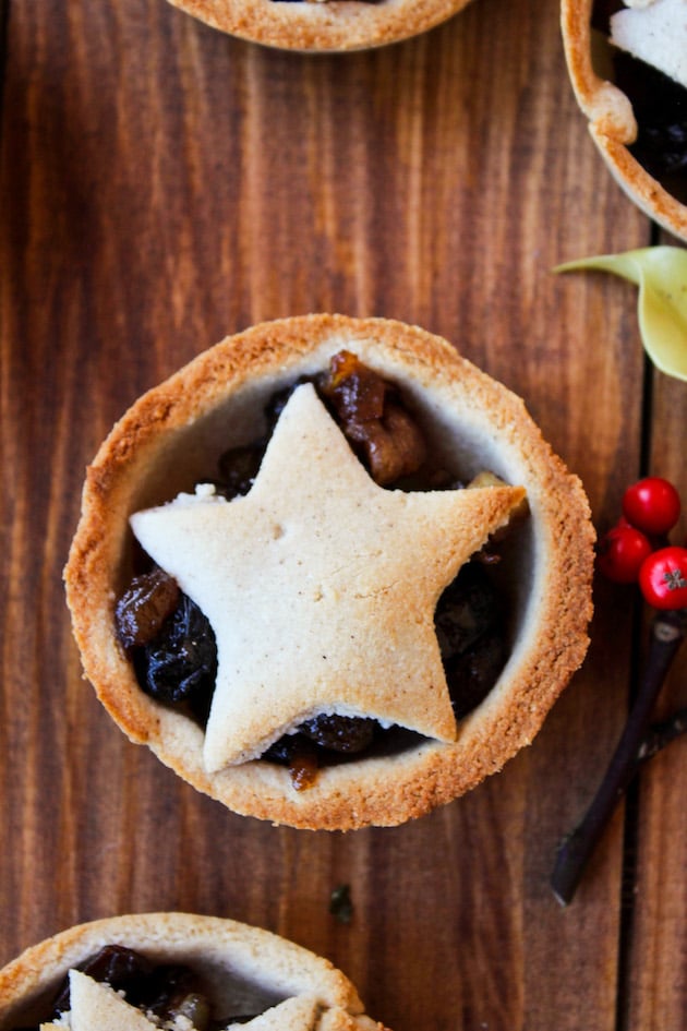 Grain Free & Vegan Mince Pies with coconut flour, gingerbread spiced crust