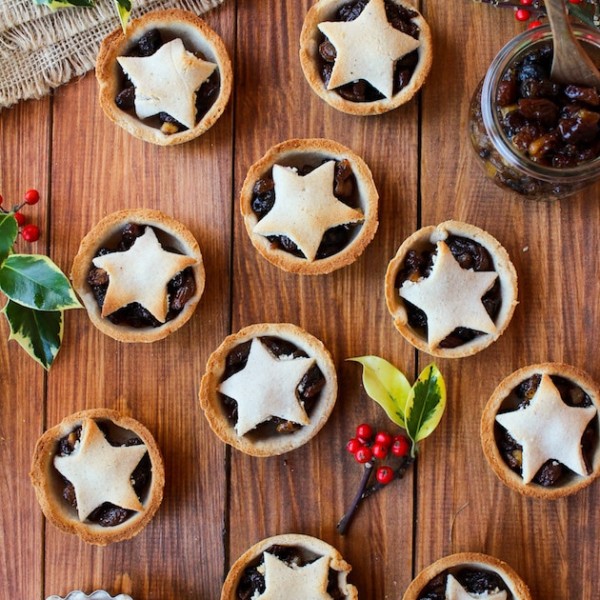 Paleo Vegan Mince Pies with a Gingerbread Crust