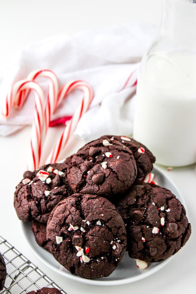 Peppermint Mocha Brownie Cookies - soft and chewy, minty chocolate chunk cookies with hints of coffee. Made in one bowl in less that 30 minutes! Gluten Free & Paleo