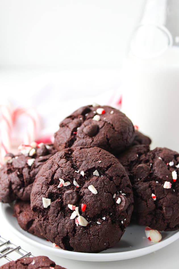 Peppermint Mocha Brownie Cookies - soft and chewy, minty chocolate chunk cookies with hints of coffee. Made in one bowl in less that 30 minutes! Gluten Free & Paleo