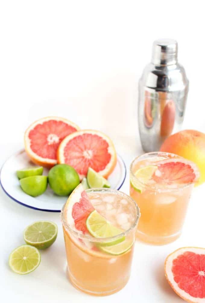 Ginger Beer Paloma Cocktails | A fresh & simple cocktail made with grapefruit, limes, tequila & ginger beer