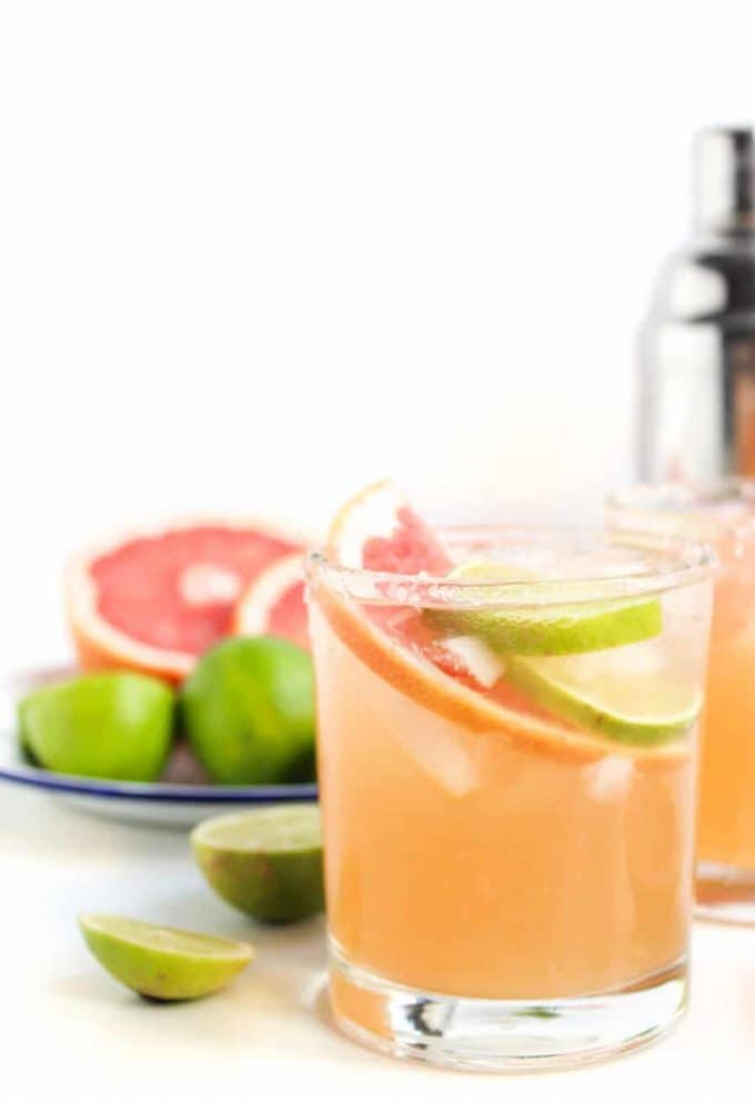 Ginger Beer Paloma Cocktails | A fresh & simple cocktail made with grapefruit, limes, tequila & ginger beer