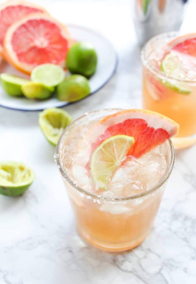 Ginger Beer Paloma Cocktails | A fresh & simple cocktail made with grapefruit, limes, tequila & ginger beer