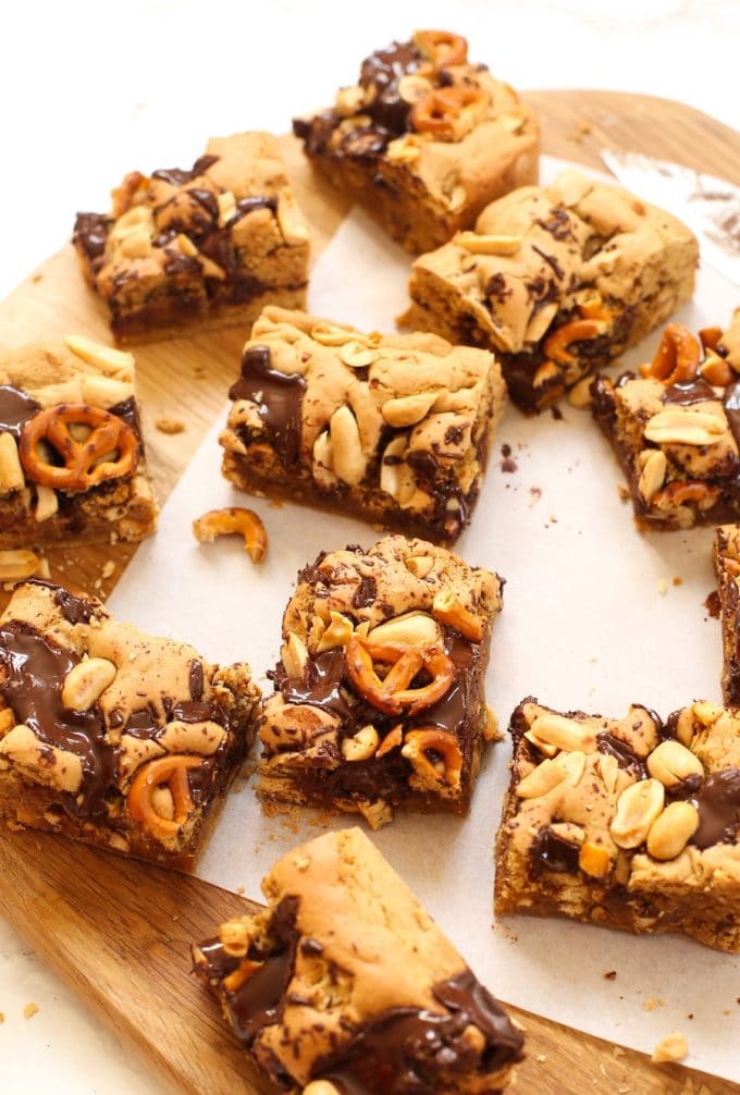 Sweet & salty gluten free cookie bars made with a peanut butter base and topped with chopped chocolate bits | Gluten Free + Dairy Free + Egg Free Vegan Option