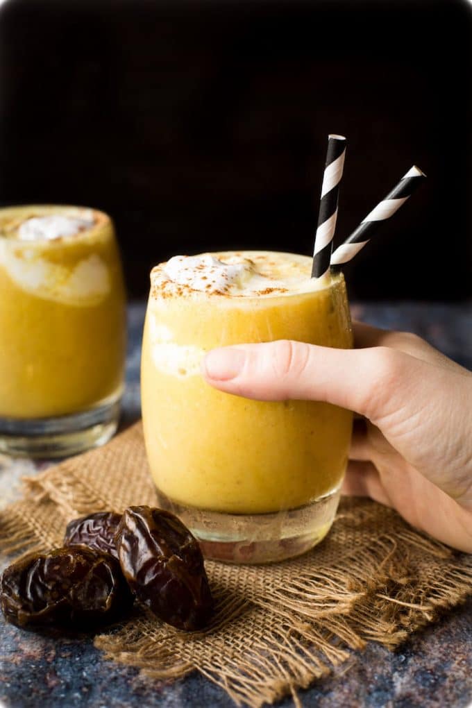 Golden Milk Frappuccino - a healthy, naturally sweetened frappe with anti-inflammatory benefits | Paleo + Vegan