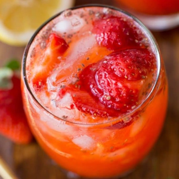 Paleo Chia Seed Strawberry Lemonade