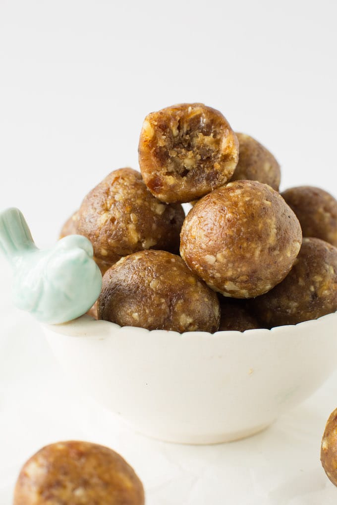 2-ingredient Nut & Date Balls