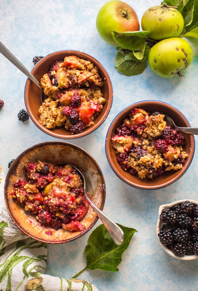 Sweet & tangy Apple & Blackberry Crumble - made with less than 10 ingredients and cooked in one dish! Paleo + Vegan