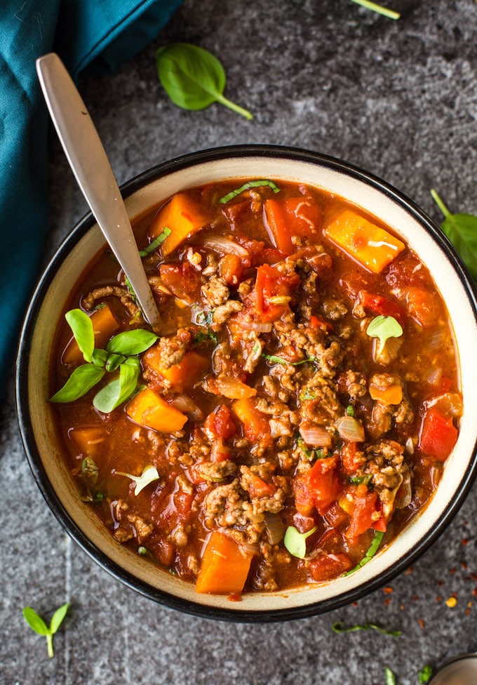 Italian Style Instant Pot Beef Chili - a bean free, paleo friendly chili with robust Italian flavours - ready in 30 minutes! Gluten Free + Dairy Free