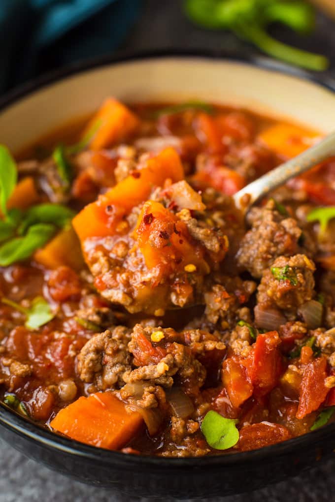 Italian Style Instant Pot Beef Chili - a bean free, paleo friendly chili with robust Italian flavours - ready in 30 minutes! Gluten Free + Dairy Free