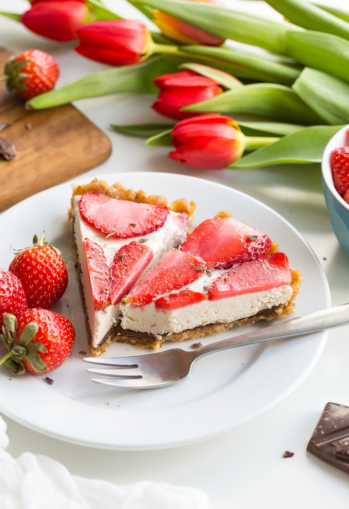 Strawberry Vanilla Vegan Cheesecake slices on a plate #glutenfree #vegan