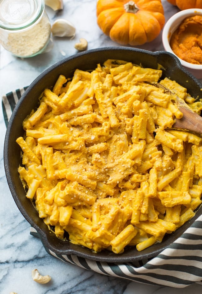 Vegan Pumpkin Mac and cheese in a cast iron skillet