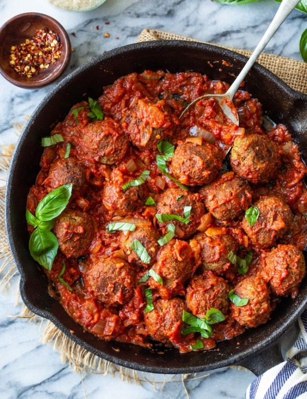 Vegan-Lentil-Meatballs in cast iron skillet