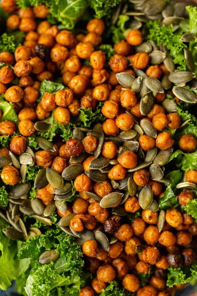 roasted chickpeas and pumpkin seeds with kale