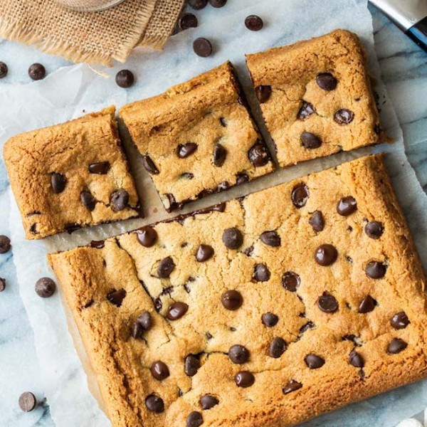 Almond Flour Cookie Bars with chocolate chips