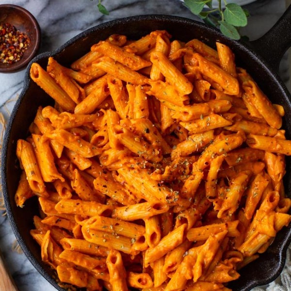 Creamy Roasted Red Pepper Vegan Pasta in a cast iron skillet