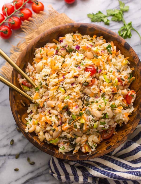 Mediterranean-Rice-Salad in a wooden bowl