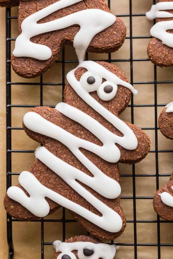 chocolate sugar cookies decorated like mummies