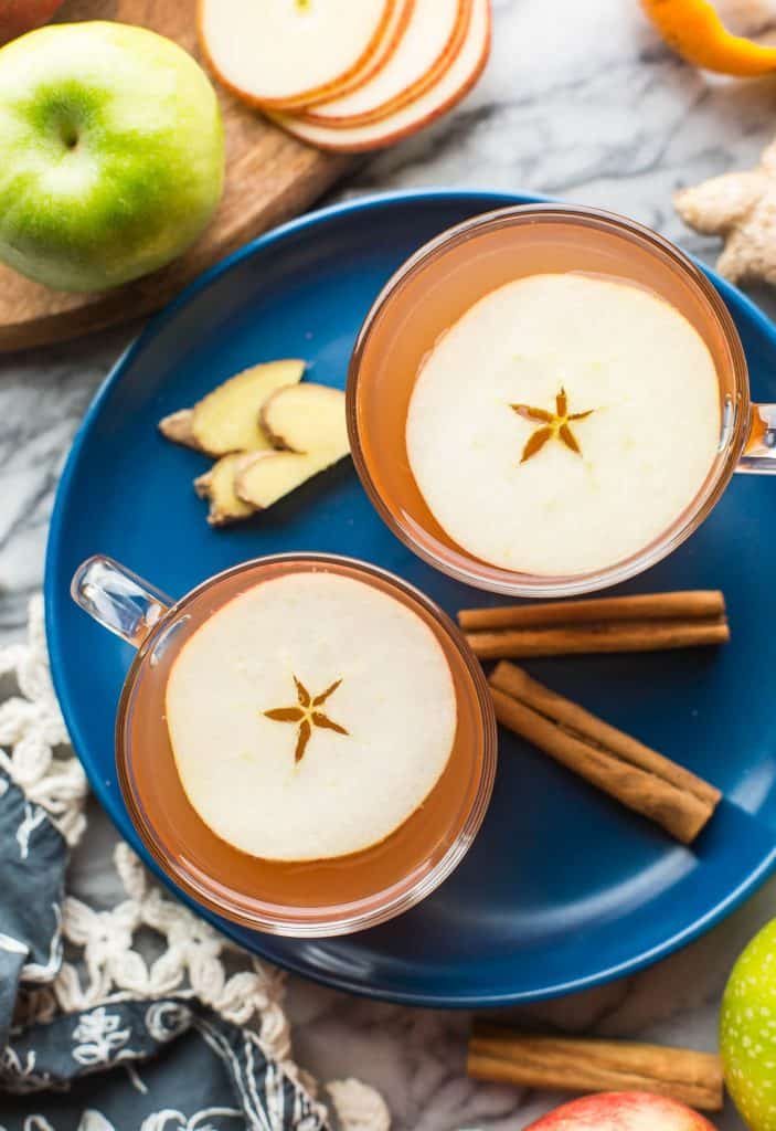 Instant Pot Apple Cider mugs with apple slices