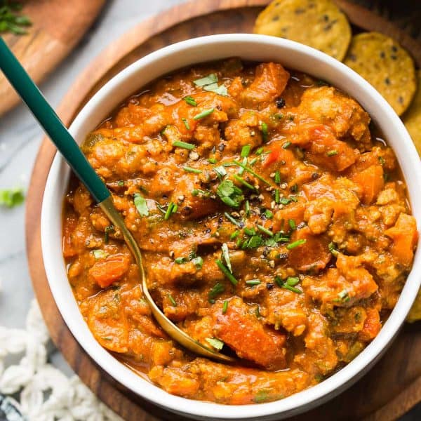 Low FODMAP Sausage Chili in a bowl topped with chives